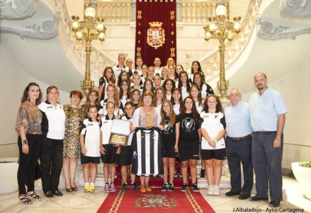 La alcaldesa se ha mostrado orgullosa de las campeonas del Cartagena Féminas de fútbol - 3, Foto 3
