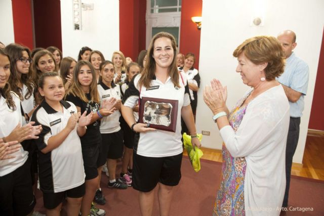 La alcaldesa se ha mostrado orgullosa de las campeonas del Cartagena Féminas de fútbol - 4, Foto 4