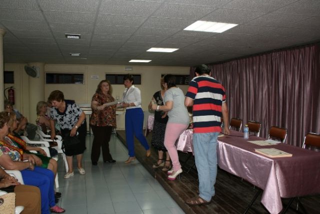 Unos 200 usuarios del Centro Municipal de Personas Mayores Pza. Balsa Vieja han participado en los ocho talleres formativos ofertados durante el curso 2013/14, Foto 6