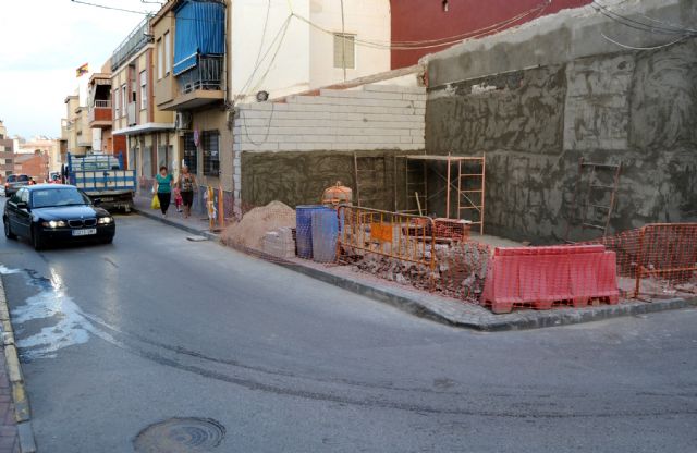 El Ayuntamiento de Águilas lleva a cabo las obras de demolición de un inmueble para incorporar el solar resultante al viario público - 1, Foto 1