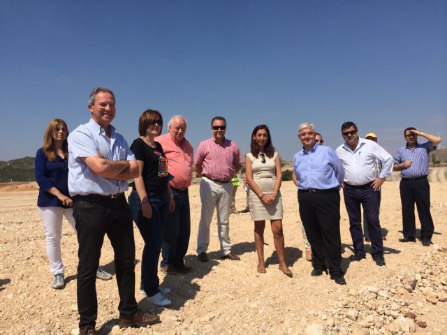 La directora general de Medio Ambiente muestra en Jumilla su satisfacción por el avanzado estado de las obras del Vertedero Municipal - 5, Foto 5