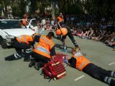 Voluntarios de Proteccin Civil muestran a escolares cmo actuar en un accidente de moto