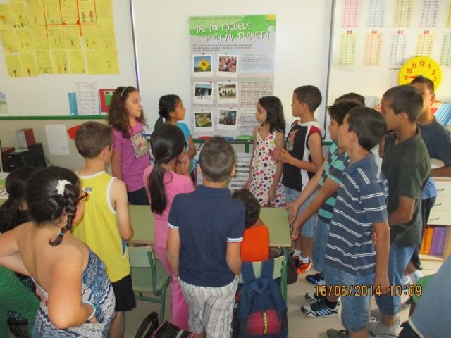 El alcalde de Jumilla resuelve dudas sobre el nuevo servicio público de recogida de basuras a los alumnos del C.C. Cruz de Piedra - 3, Foto 3
