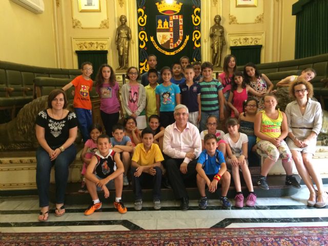 El alcalde de Jumilla resuelve dudas sobre el nuevo servicio público de recogida de basuras a los alumnos del C.C. Cruz de Piedra - 4, Foto 4