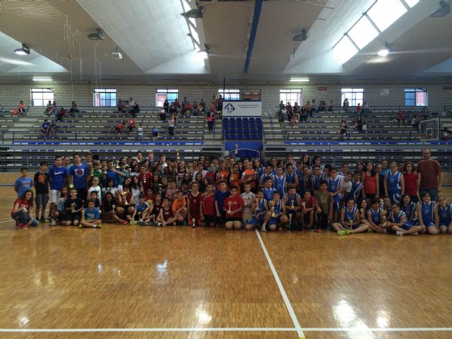 El deporte une a los centros escolares del municipio en la entrega de premios al deporte escolar 2013/2014 - 2, Foto 2