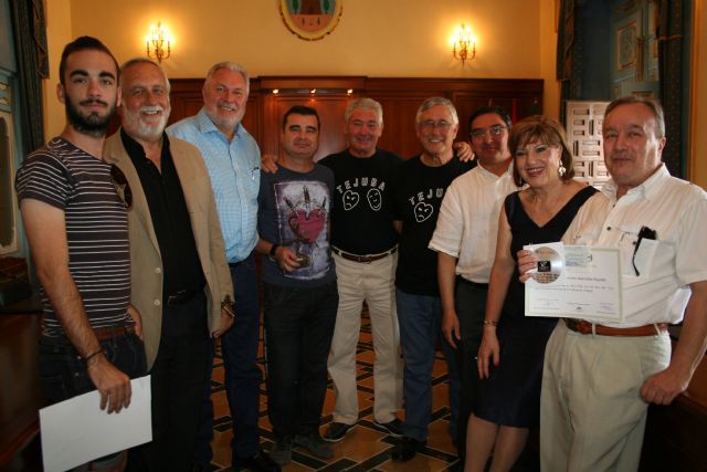 Los ganadores de los concursos literarios recogen sus premios en el Ayuntamiento de Cehegín - 1, Foto 1