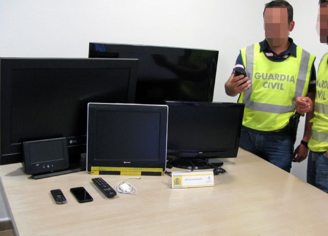 La Guardia Civil desmantela dos bandas juveniles dedicadas al robo continuado en viviendas - 3, Foto 3
