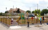Acondicionan un parque infantil en la pedanía de Los Prados