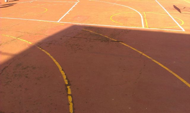 La Izquierda Plural denuncia el lamentable estado de las pistas exteriores del Pabellón Central - 3, Foto 3