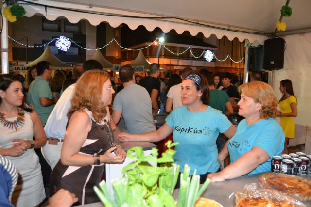 Las barracas populares de las Fiestas Patronales comienzan con música en directo - 1, Foto 1