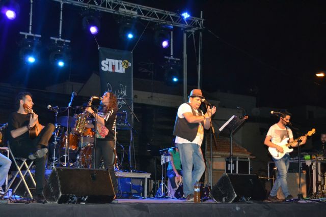 Las barracas populares de las Fiestas Patronales comienzan con música en directo - 4, Foto 4