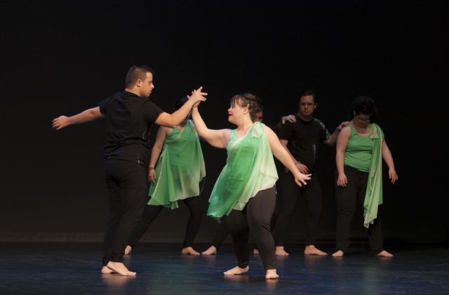 El Romea se llena para ver a los bailarines con síndrome de Down de ASSIDO - 1, Foto 1