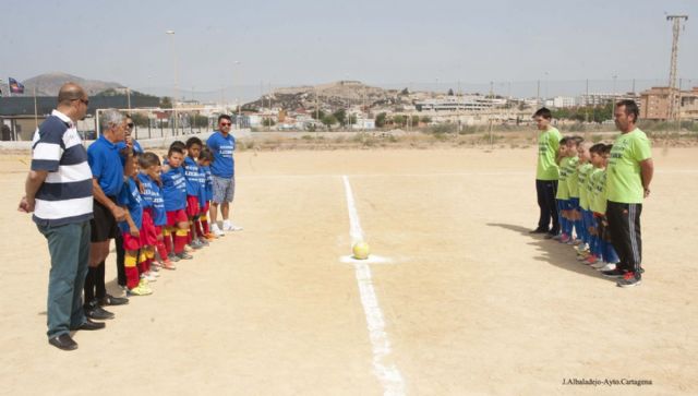 Los pequeños del C.D. Santiago homenajearon a su entrenador El Liebre - 2, Foto 2