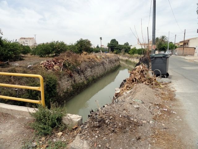 El PSOE exige un mínimo de seguridad en el carril de La Escudera para evitar caídas al cauce de vehículos y peatones - 2, Foto 2