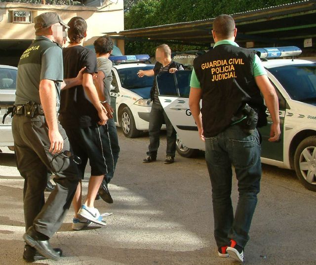 La Guardia Civil desmantela un clan familiar dedicado a la comisión de atracos y robos en la Vega Media - 3, Foto 3