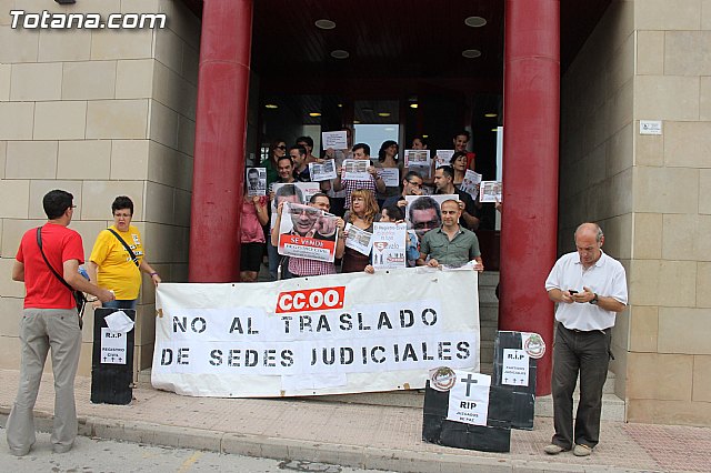 CCOO se concentra ante el Palacio de Justicia de Totana - 2