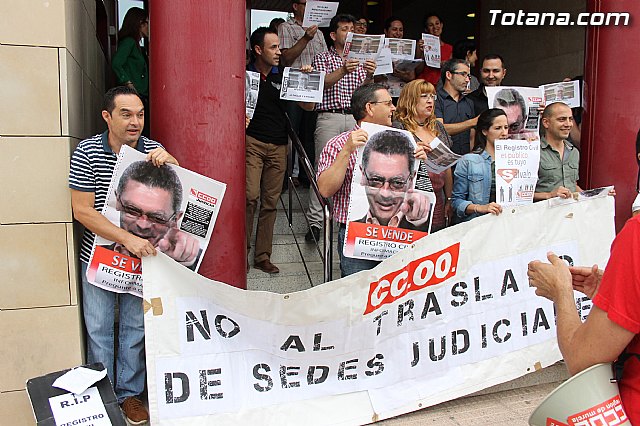 CCOO se concentra ante el Palacio de Justicia de Totana - 13