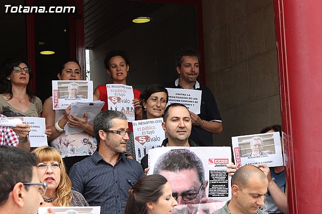 CCOO se concentra ante el Palacio de Justicia de Totana - 16
