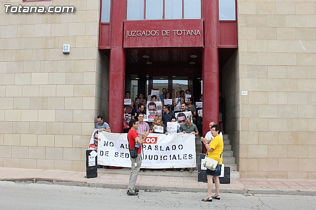 CCOO se concentra ante el Palacio de Justicia de Totana - 22