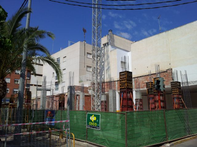 El Ayuntamiento felicita a los vecinos del edificio Estrella del Sur, que han iniciado los trabajos para su reconstrucción - 2, Foto 2