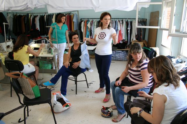 Finaliza el curso de Costura en el Local Social del barrio de San Antonio - 2, Foto 2