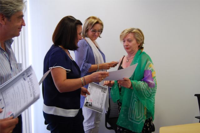 Entregados los diplomas del taller de reparación de calzado del Proyecto Abraham en Las Torres de Cotillas - 4, Foto 4