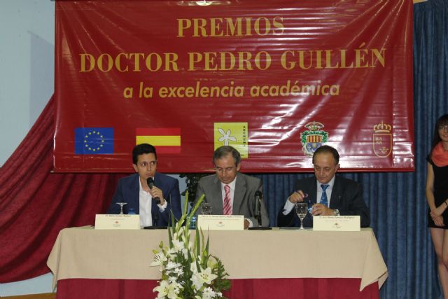 Ceremonia de entrega de los premios Dr. Pedro Guillén a la Excelencia Académica organizados por el IES del mismo nombre - 1, Foto 1