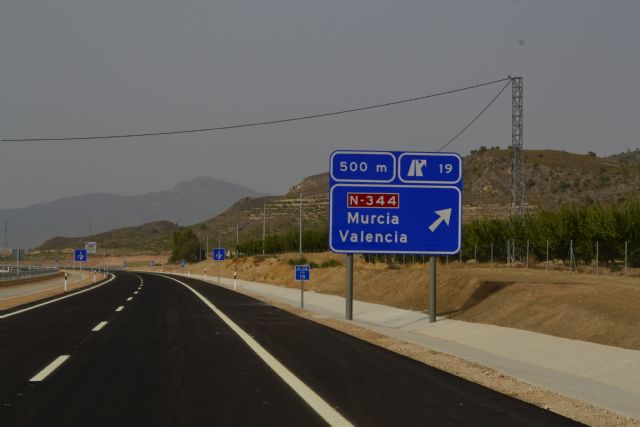 Fomento conoce hoy las ofertas de los contratos de obra de los tres lotes en que se ha divido el tramo entre Jumilla y Yecla de la autovía A-33 - 1, Foto 1