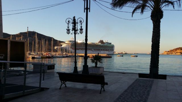 El Azura recala en Cartagena con 3.100 pasajeros - 1, Foto 1