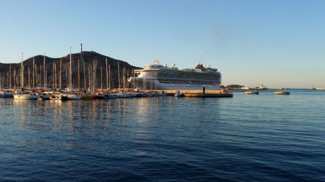 El Azura recala en Cartagena con 3.100 pasajeros - 2, Foto 2