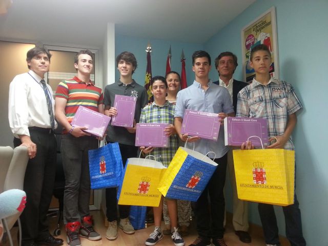 El Ayuntamiento entrega los premios a los ganadores del concurso La Unión Europea. Creando oportunidades para todos - 1, Foto 1