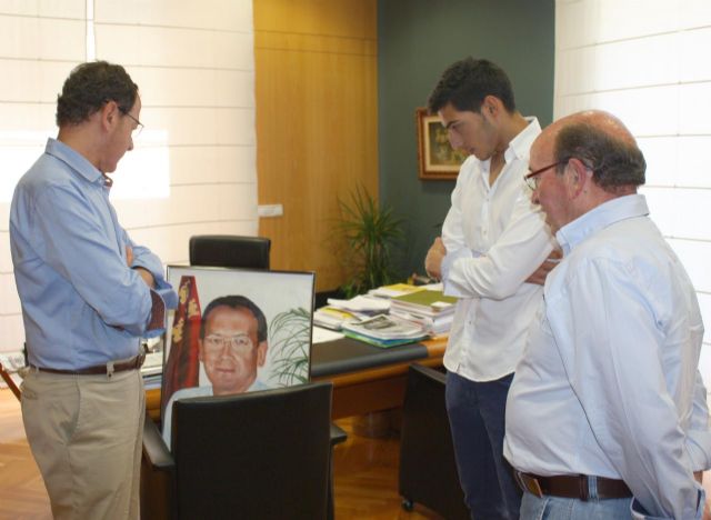 El Alcalde, obsequiado con un retrato pintado por un joven artista de La Paz - 2, Foto 2