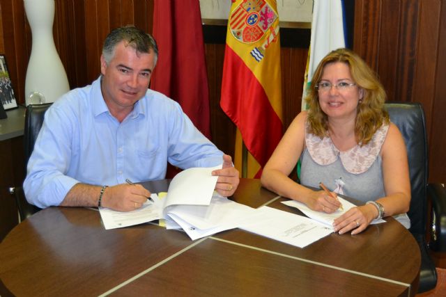 El Ayuntamiento emplea durante el verano a seis personas con discapacidad en la limpieza de playas - 1, Foto 1