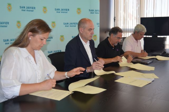 El Ayuntamiento renueva convenios de colaboración con la Coral Santiago Apóstol, la Agrupación Músico-Cultural San Javier, y la Asociación Cultural Carnaval Popular de Santiago de la Ribera - 1, Foto 1