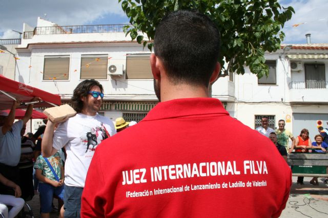 Fernando Zamora y Celia Matallana ganan el I Campeonato del Mundo de Lanzamiento de Ladrillo - 5, Foto 5