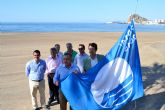 Las Banderas Azules de Águilas ondean ya en las playas y puertos deportivos de la ciudad