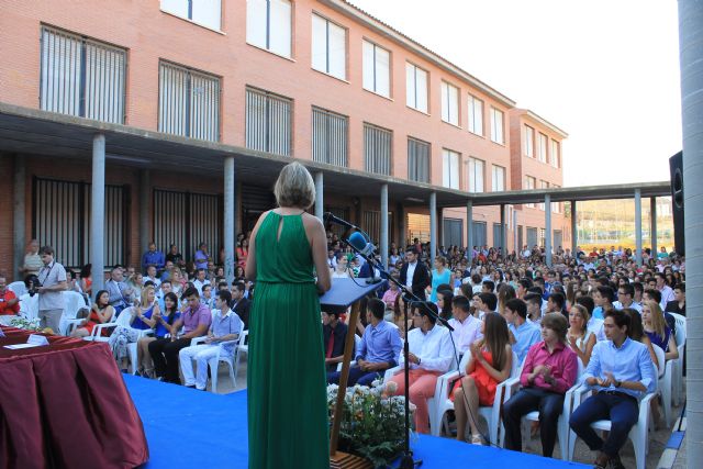 Más de 130 alumnos del IES Domingo Valdivieso celebran su graduación, Foto 3