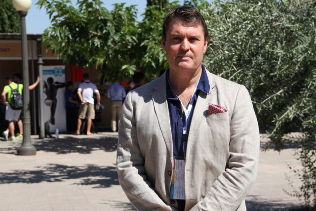 Robert Newton: Los pacientes de cáncer deben hacer ejercicio - 3, Foto 3