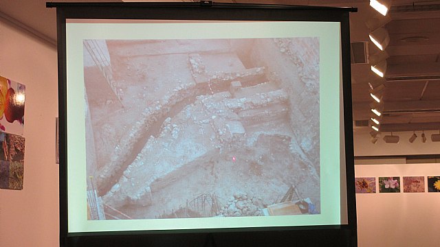 Numeroso pblico se interesa por los restos arqueolgicos encontrados bajo el casco urbano de Totana - 15