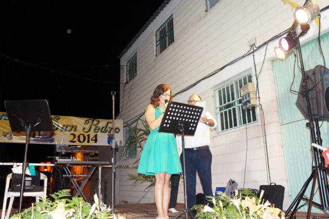 Gloria Fenollar inicia oficialmente con su pregón los festejos patronales del barrio de San Pedro torreño - 1, Foto 1