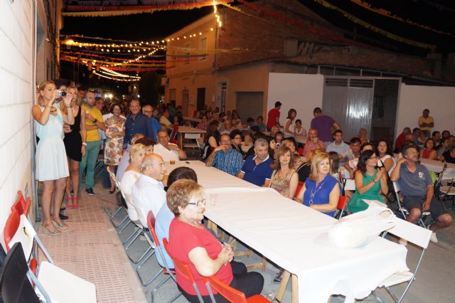 Gloria Fenollar inicia oficialmente con su pregón los festejos patronales del barrio de San Pedro torreño - 4, Foto 4