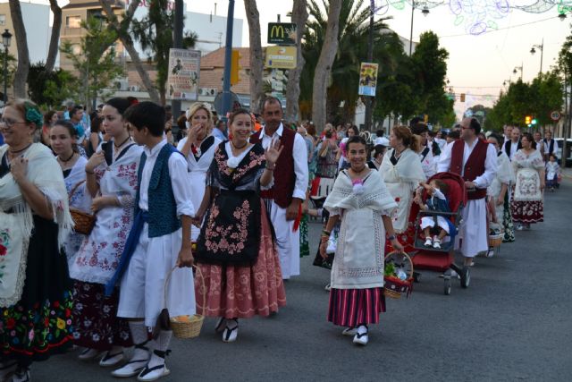 Cientos de pinatarenses participan en la tradicional ofrenda de frutos a San Pedro Apóstol - 1, Foto 1