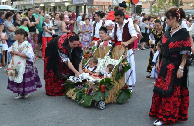 Cientos de pinatarenses participan en la tradicional ofrenda de frutos a San Pedro Apóstol - 3, Foto 3
