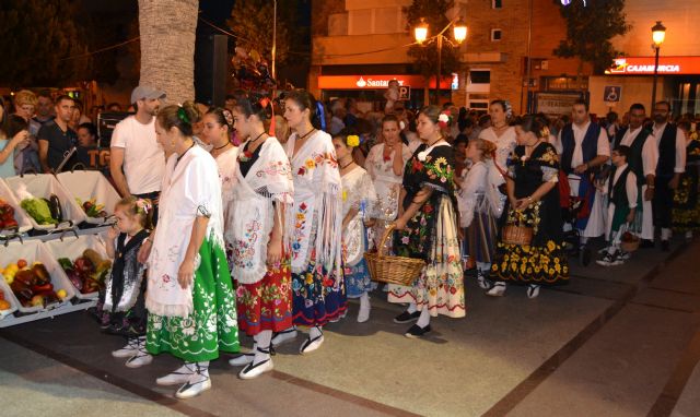 Cientos de pinatarenses participan en la tradicional ofrenda de frutos a San Pedro Apóstol - 4, Foto 4