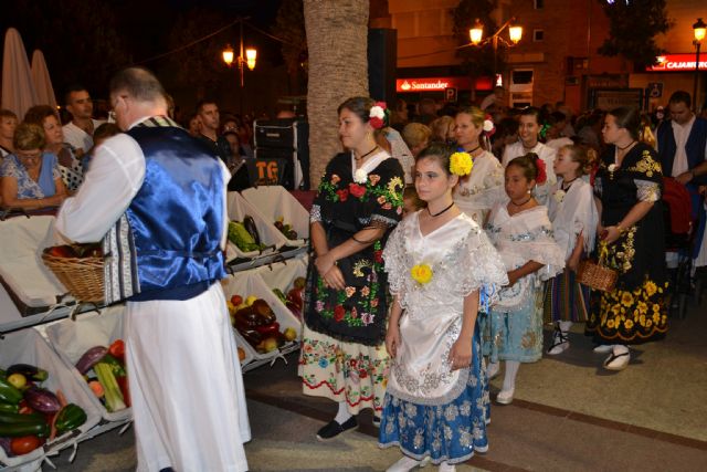 Cientos de pinatarenses participan en la tradicional ofrenda de frutos a San Pedro Apóstol - 5, Foto 5