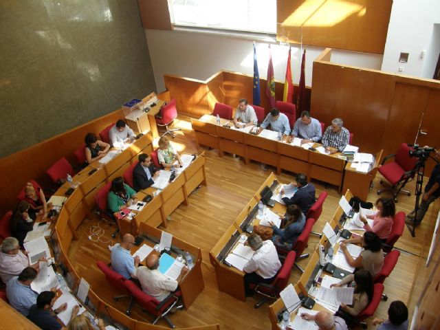 El Pleno aprueba convenio para que el Gobierno Regional invierta 32 millones de euros para remodelar los barrios y principales avenidas de la ciudad - 1, Foto 1
