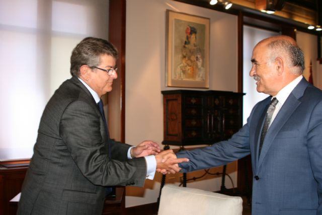 Garre recibe al decano del Colegio Oficial de Economistas de la Región de Murcia - 1, Foto 1