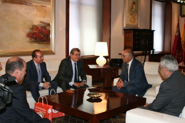 Garre recibe al decano del Colegio Oficial de Economistas de la Región de Murcia - 2, Foto 2