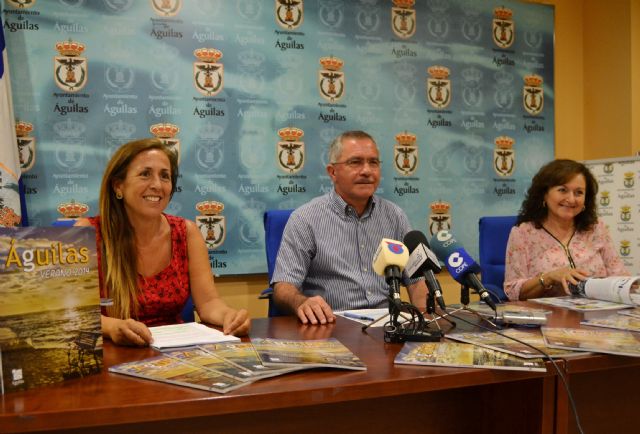 El tradicional Libro de Verano muestra una buena parte del pasado y presente de Águilas - 1, Foto 1