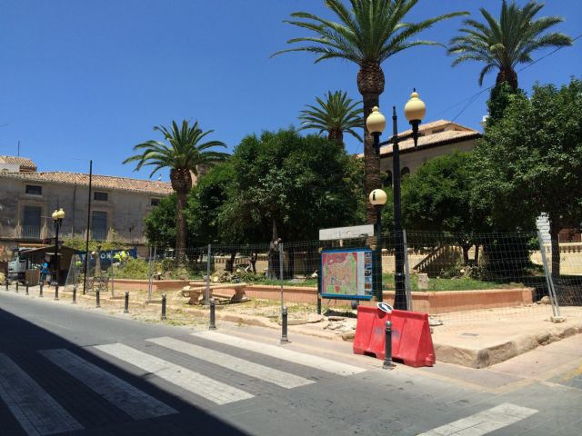 El alcalde visita las obras que ya han comenzado en el Jardín de las Ranas - 1, Foto 1